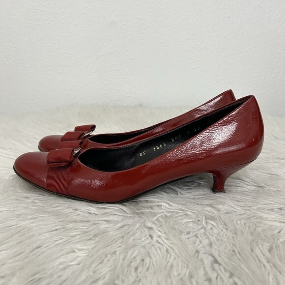 Vintage Salvatore Ferragamo 1980’s Red Vara Patent Bow Pump Kitten Heel Size 9AA - Picture 2 of 10